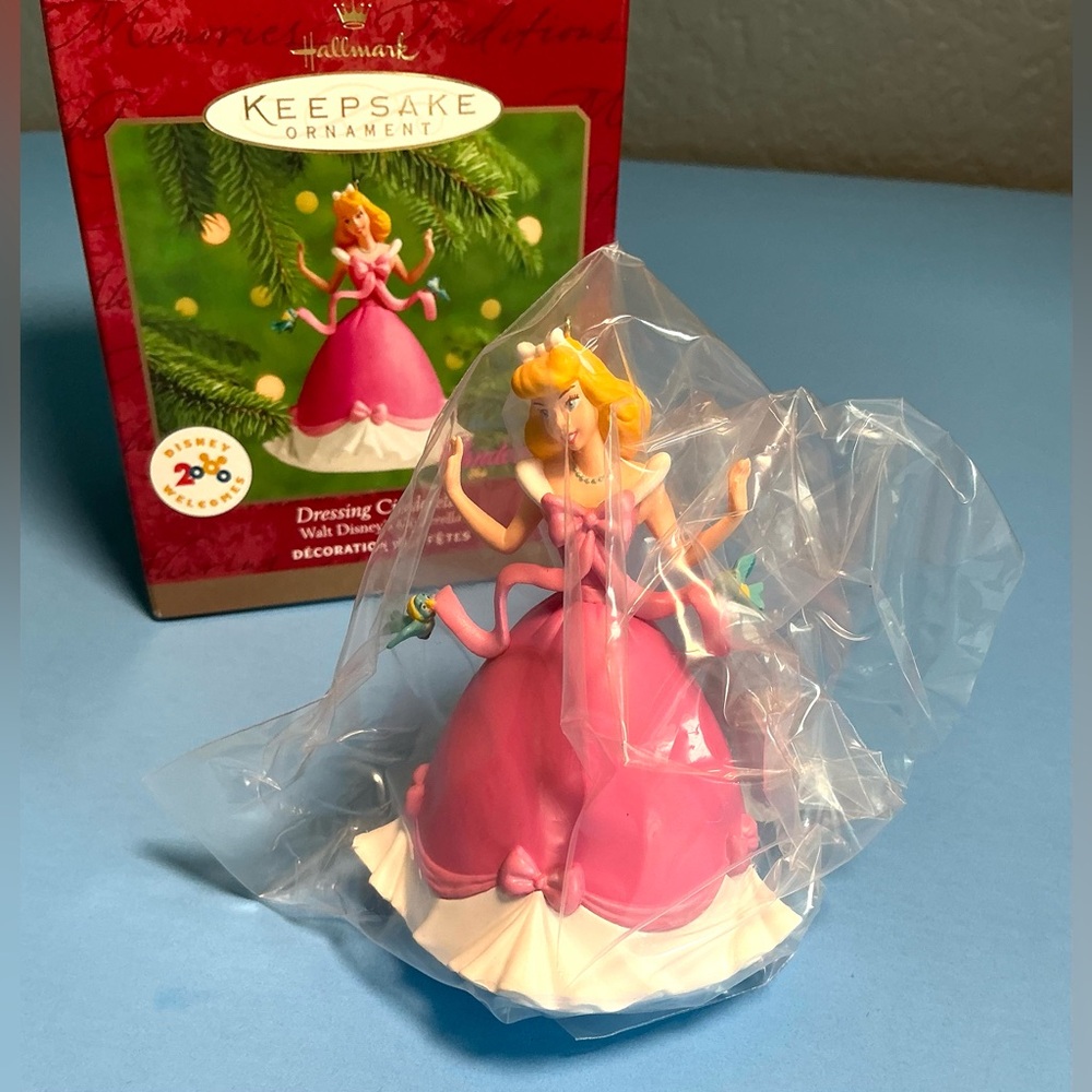 Hallmark Keepsake Ornament “Dressing Cinderella” 2000 NIB 50th Anniversary